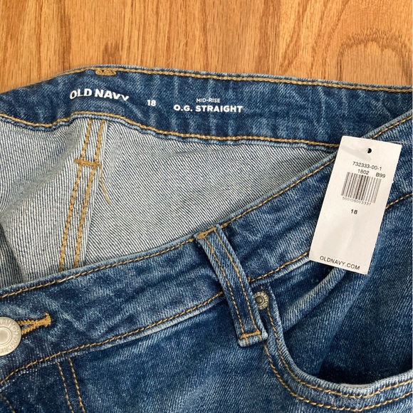 Old Navy Women’s High-Rise Straight Jeans - Picture 3 of 4